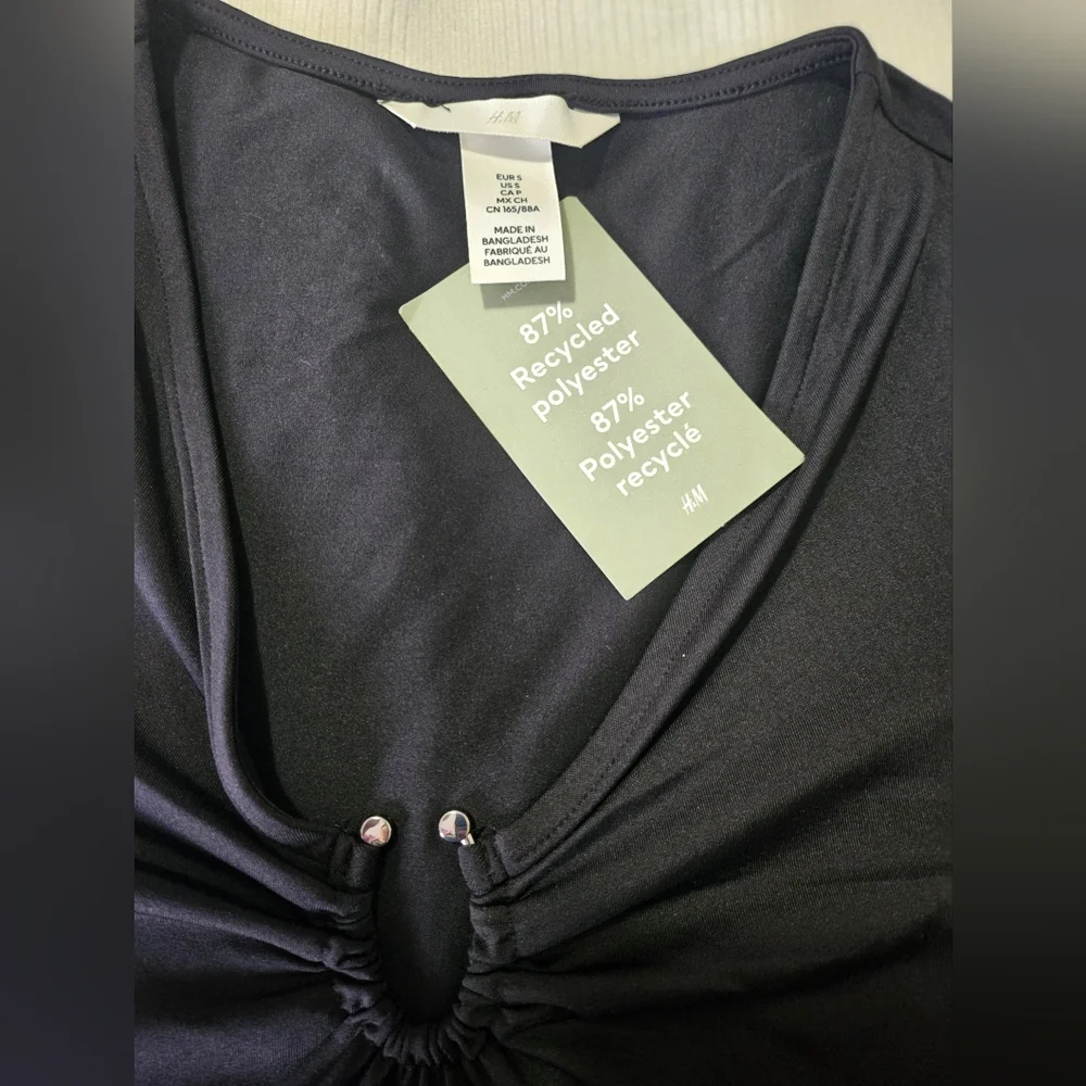 H&M Black Long-Sleeve Twist Front Tee with Ring Accent -NWT - Picture 2 of 2